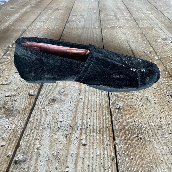 TOMS Black Velvet Skull Slip-On Flats 8.5 Limited Edition Goth Chic - Picture 5 of 11